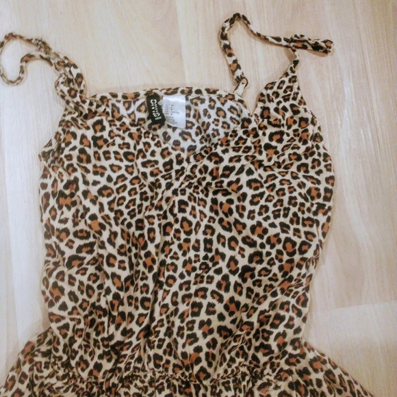 Super cute short mini dress‎ with adjustable straps - Picture 2 of 8
